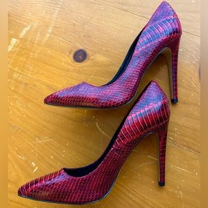 Sz 9 (EU40, UK 7) New Aldo red snakeskin pumps